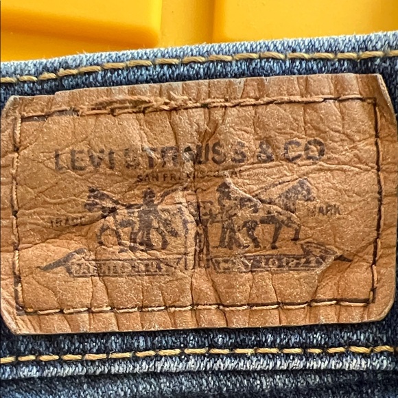 Levi's Women's Flare Jeans in Deep Blue - Picture 3 of 7